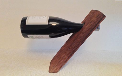 Self-balancing rustic oak wine holder - Image 2