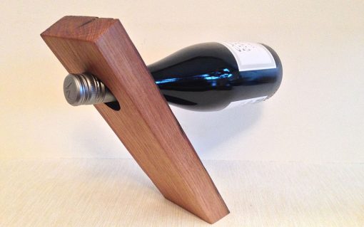 Self-balancing rustic oak wine holder - Image 5