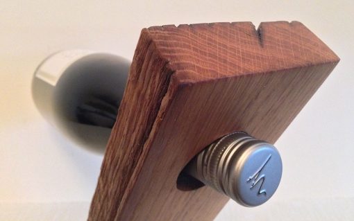 Self-balancing rustic oak wine holder - Image 4