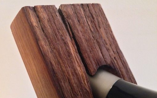 Self-balancing rustic oak wine holder - Image 6