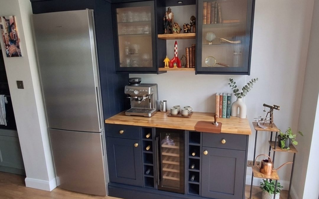 Kitchen bar and drinks cabinet